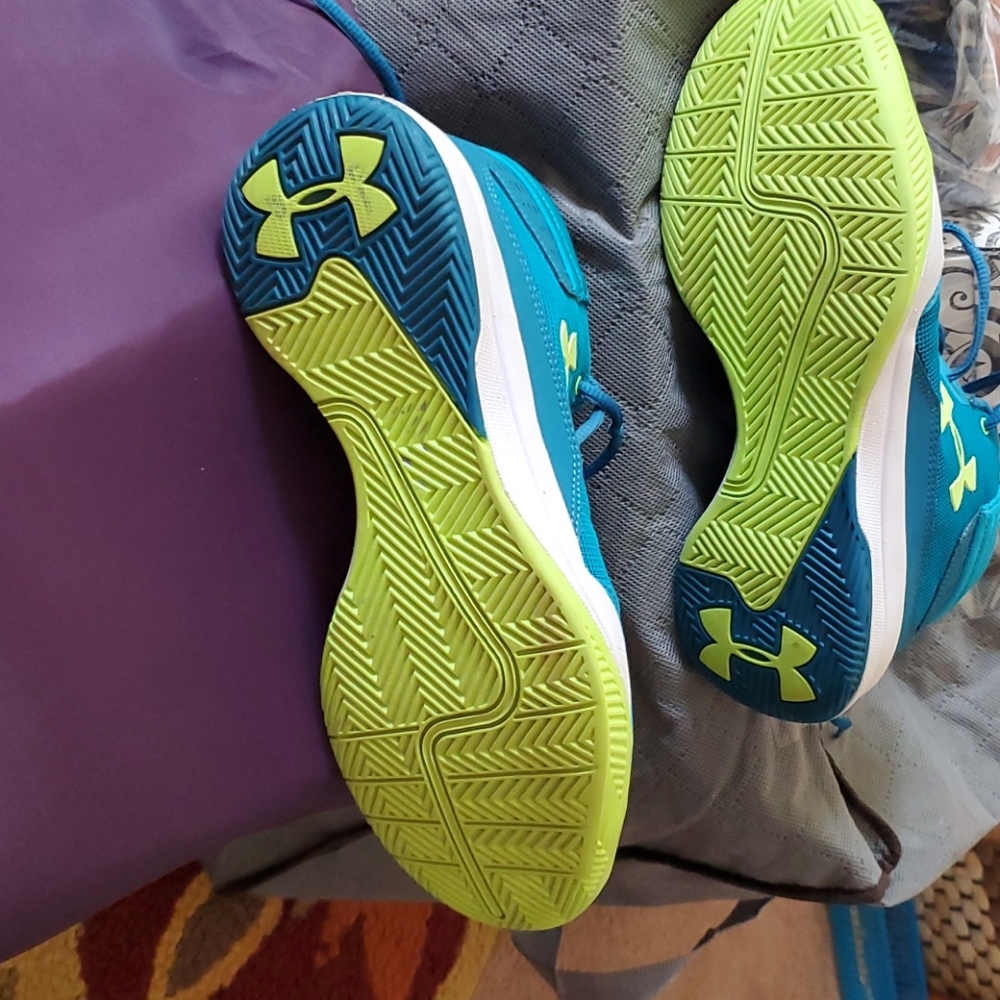 Under Armour Shoes - Picture 6 of 7